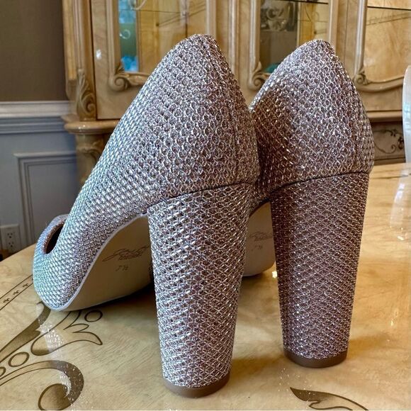 Badgley Mischka rose gold beige heels - Picture 6 of 16